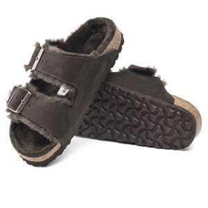 Like new Birkenstock Arizona Shearling in the Mocha Colorway. Size 41 or 10-10.5